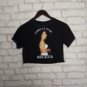 Selena‎ graphic crop tee